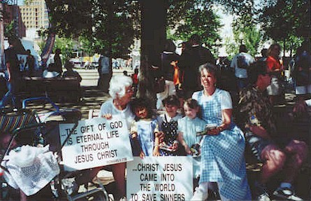 Ladies and kids at the 1999 Beale Street Blast